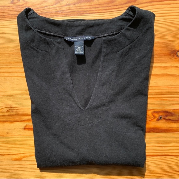 3/$20 Banana Republic Black Keyhole Neck T-shirt - Picture 5 of 5